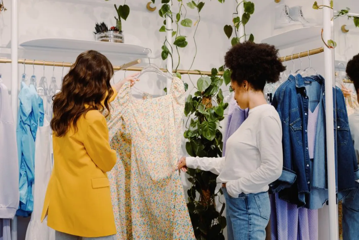 women shopping